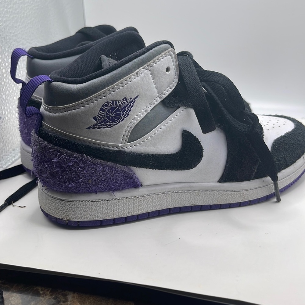 Air Jordan mid